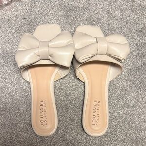Journee Collection Women's Cream Bow Mules